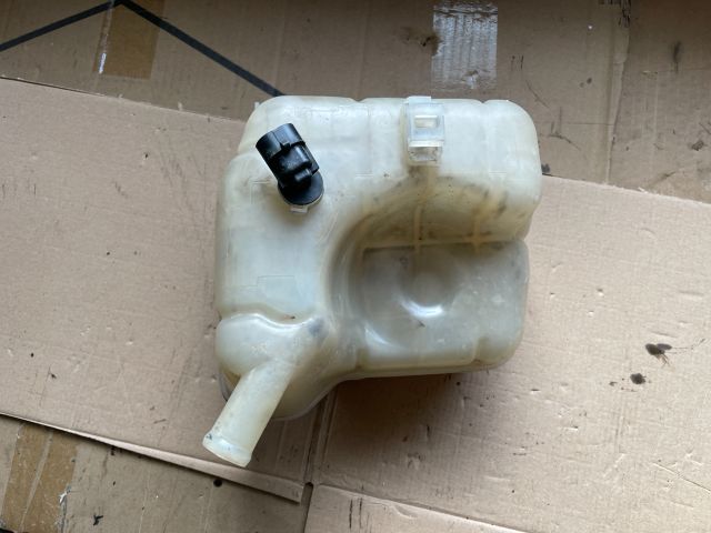 bontott OPEL INSIGNIA Kiegyenlítő Tartály