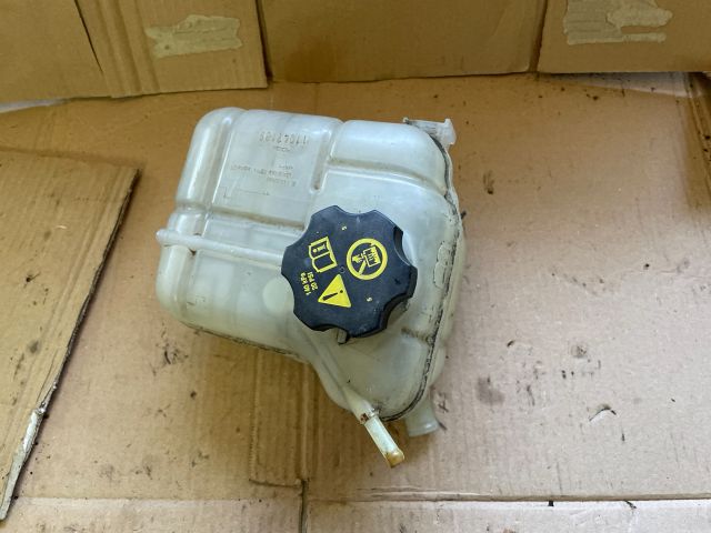 bontott OPEL INSIGNIA Kiegyenlítő Tartály