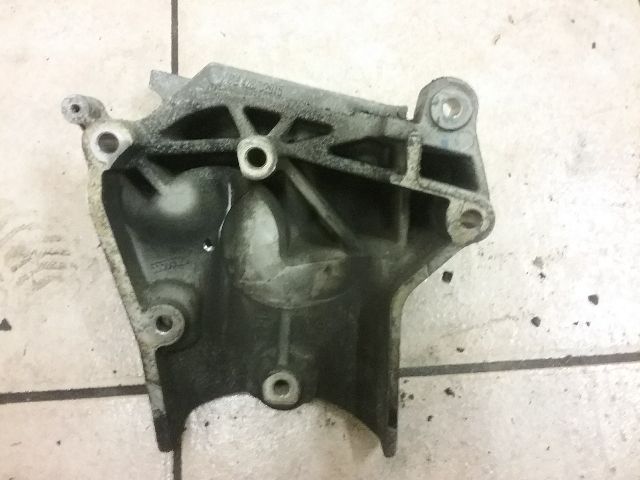 bontott OPEL INSIGNIA Motor Tartó Bak (Fém)