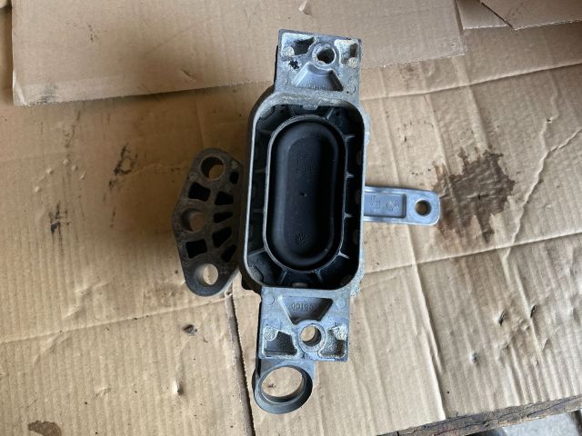 bontott OPEL INSIGNIA Motor Tartó Bak Jobb