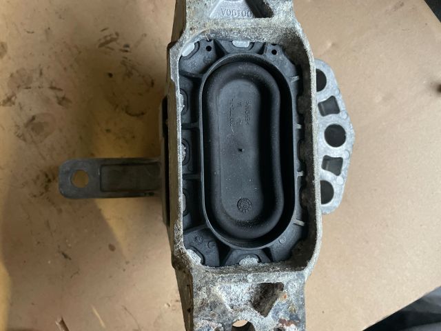 bontott OPEL INSIGNIA Motor Tartó Bak Jobb