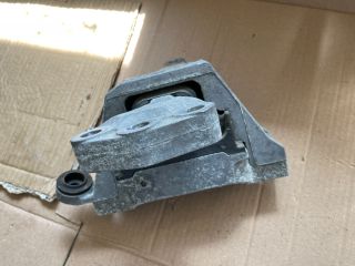 bontott OPEL INSIGNIA Motor Tartó Bak Jobb