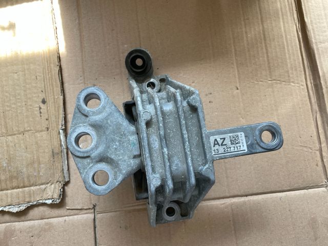 bontott OPEL INSIGNIA Motor Tartó Bak Jobb