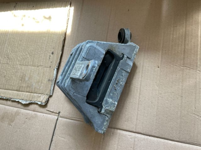 bontott OPEL INSIGNIA Motor Tartó Bak Jobb