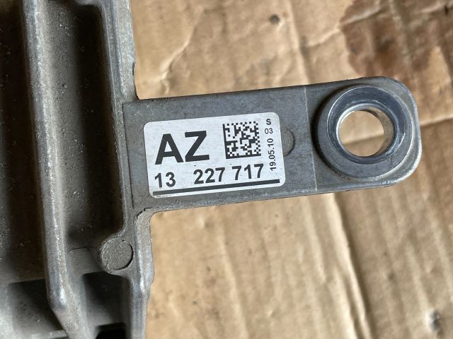 bontott OPEL INSIGNIA Motor Tartó Bak Jobb