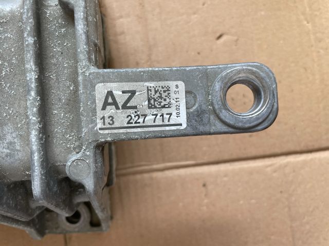 bontott OPEL INSIGNIA Motor Tartó Bak Jobb