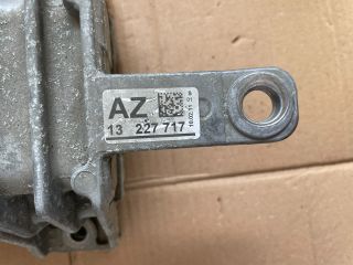 bontott OPEL INSIGNIA Motor Tartó Bak Jobb