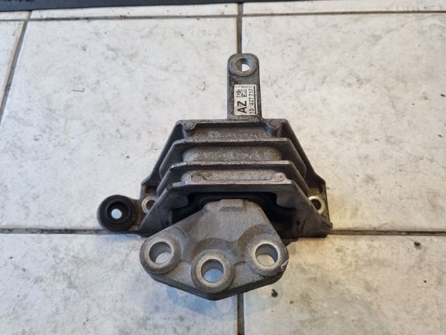 bontott OPEL INSIGNIA Motor Tartó Bak Jobb