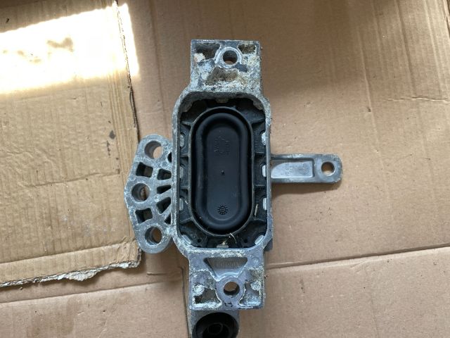 bontott OPEL INSIGNIA Motor Tartó Bak Jobb