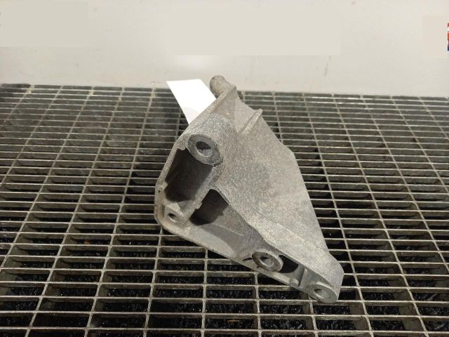 bontott OPEL INSIGNIA Motor Tartó Bak (Pozíciófüggetlen)