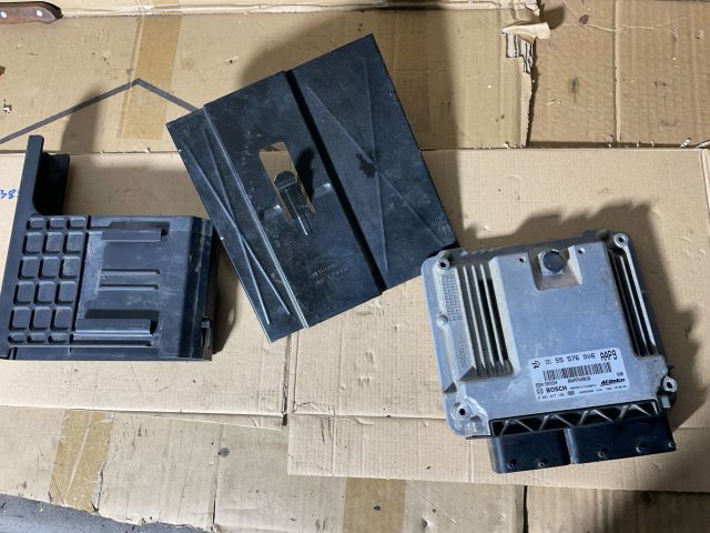 bontott OPEL INSIGNIA Motorvezérlő