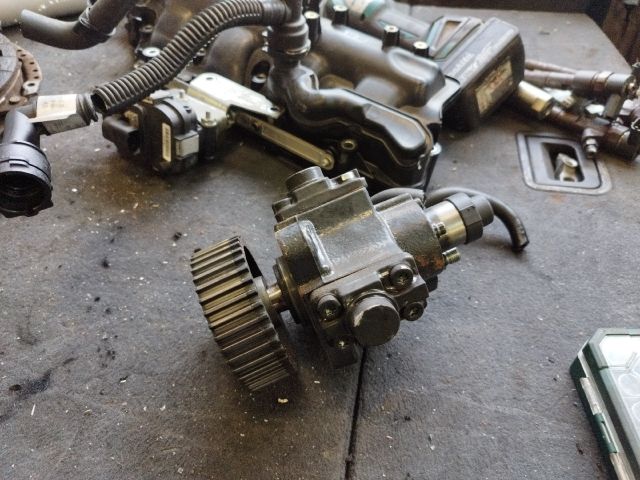 bontott OPEL INSIGNIA Nagynyomású Szivattyú