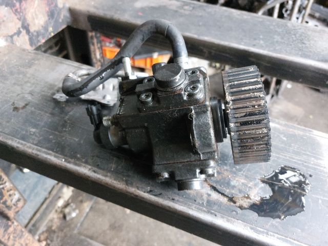 bontott OPEL INSIGNIA Nagynyomású Szivattyú