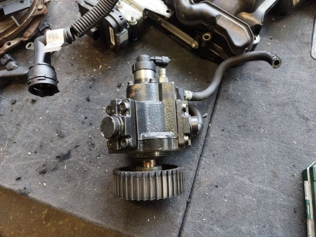 bontott OPEL INSIGNIA Nagynyomású Szivattyú