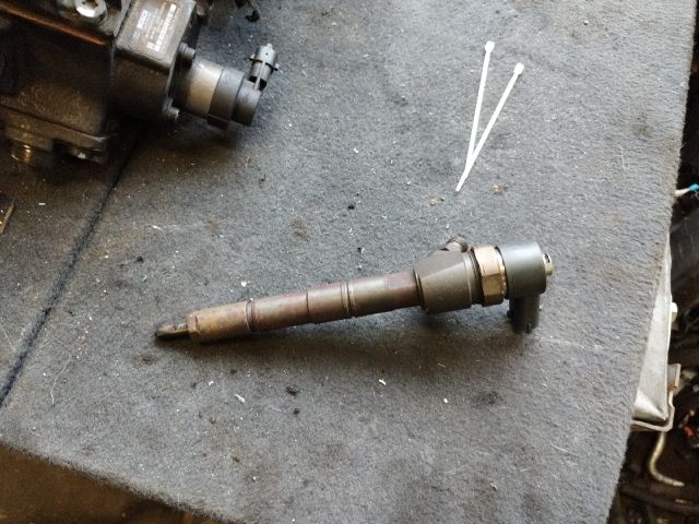 bontott OPEL INSIGNIA Porlasztó (1 db)