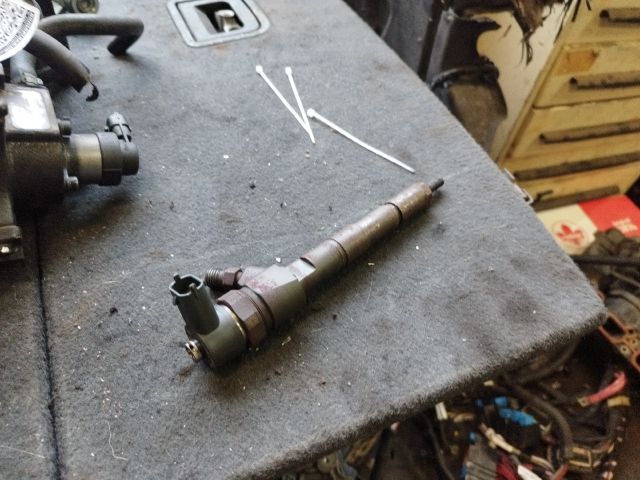 bontott OPEL INSIGNIA Porlasztó (1 db)