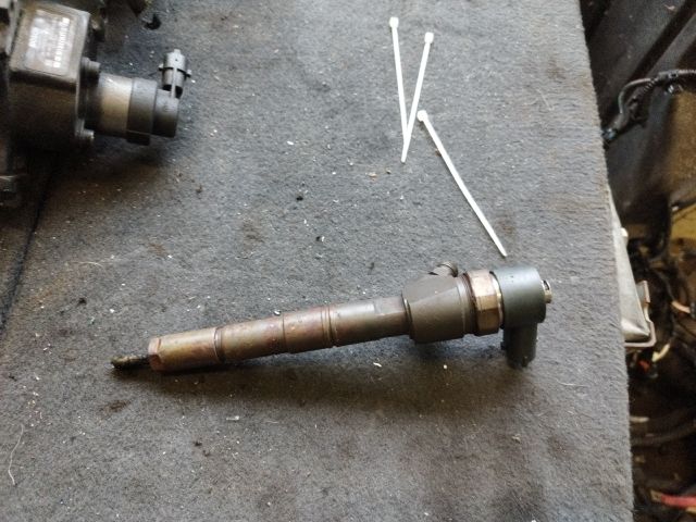 bontott OPEL INSIGNIA Porlasztó (1 db)