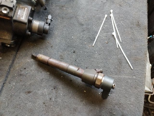 bontott OPEL INSIGNIA Porlasztó (1 db)