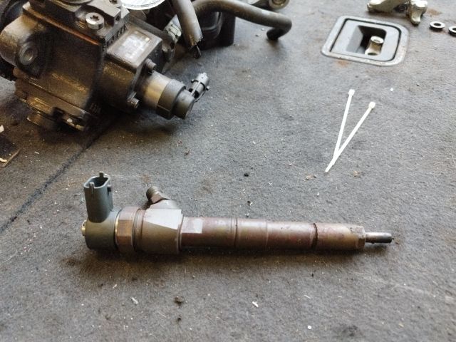 bontott OPEL INSIGNIA Porlasztó (1 db)