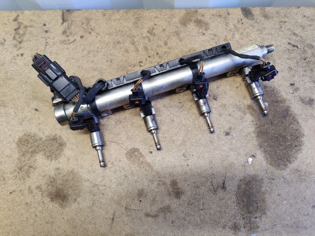 bontott OPEL INSIGNIA Porlasztó Sor / Híd