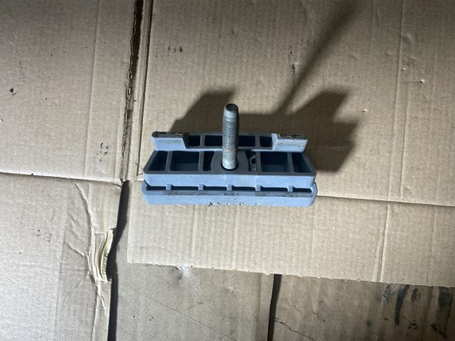 bontott OPEL INSIGNIA Akkumulátor Leszorító