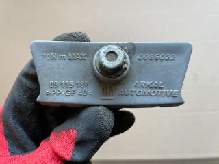 bontott OPEL INSIGNIA Akkumulátor Leszorító