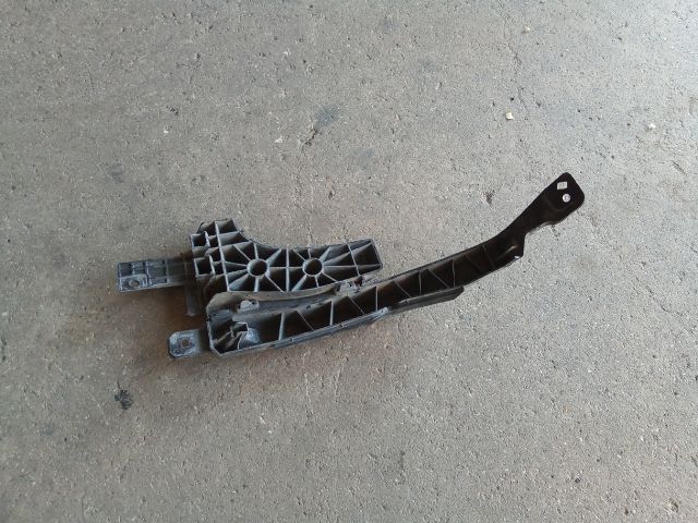 bontott OPEL INSIGNIA B Bal első Lökhárító Tartó (Műanyag)