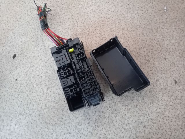 bontott OPEL INSIGNIA B Biztosítéktábla Utastér