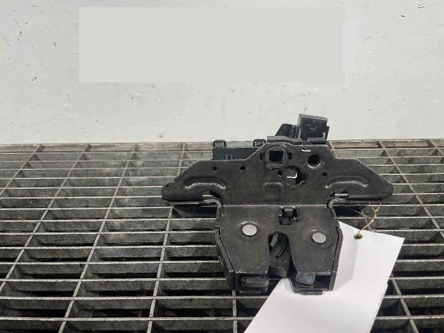 bontott OPEL INSIGNIA B Csomagtérajtó Ütköző