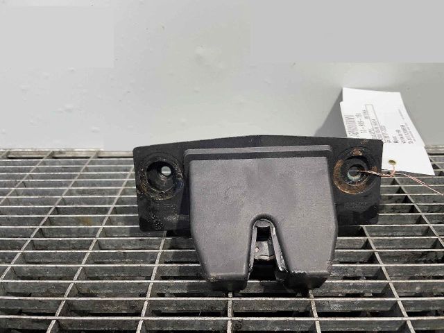 bontott OPEL INSIGNIA B Csomagtérajtó Ütköző