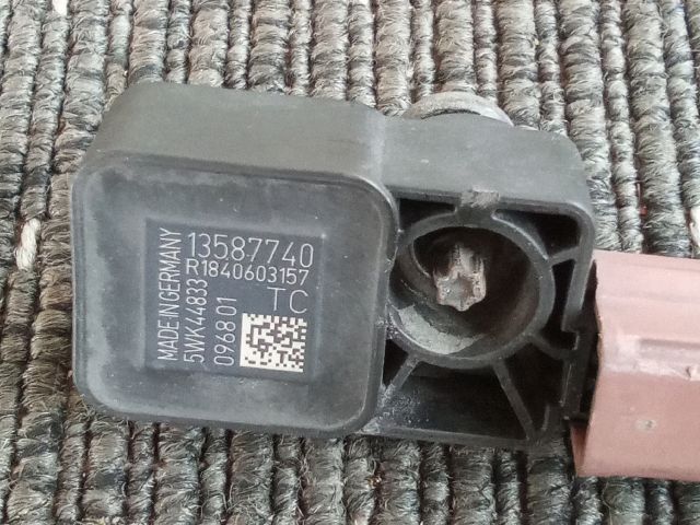 bontott OPEL INSIGNIA B Első Középső Ütközés Érzékelő (Homlokfalon)