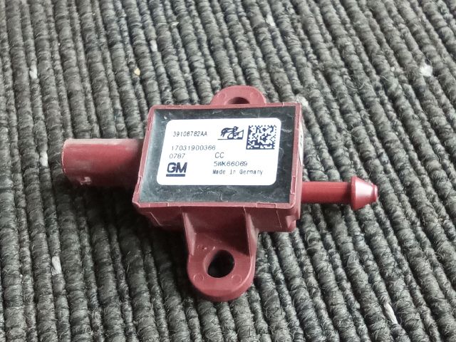 bontott OPEL INSIGNIA B Első Középső Ütközés Érzékelő (Homlokfalon)