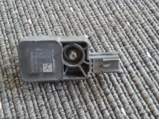 bontott OPEL INSIGNIA B Első Középső Ütközés Érzékelő (Homlokfalon)