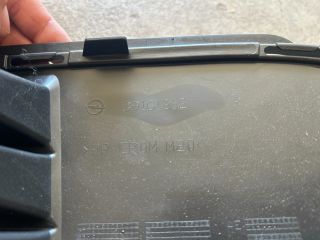 bontott OPEL INSIGNIA B Első Lökhárító Alsó Középső Díszrács