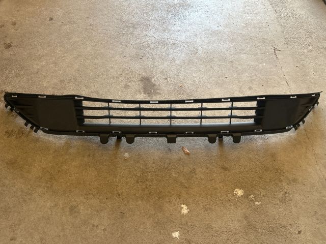 bontott OPEL INSIGNIA B Első Lökhárító Alsó Középső Díszrács