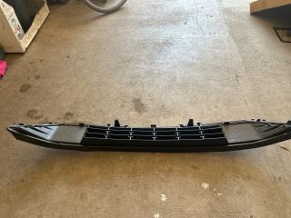 bontott OPEL INSIGNIA B Első Lökhárító Alsó Középső Díszrács