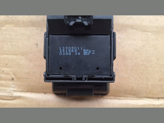 bontott OPEL INSIGNIA Bal első Ablakemelő Kapcsoló