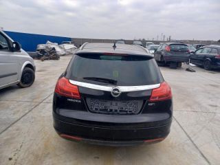 bontott OPEL INSIGNIA Bal első Dobbetét (Kerékjárati, Műanyag)