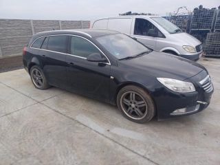 bontott OPEL INSIGNIA Bal első Dobbetét (Kerékjárati, Műanyag)
