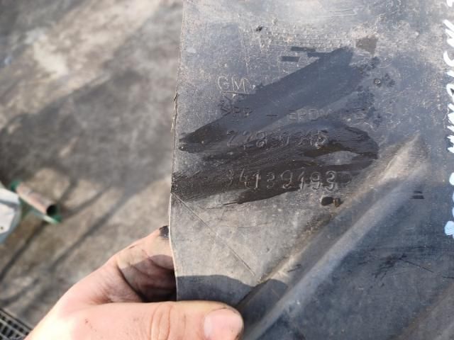 bontott OPEL INSIGNIA Bal első Dobbetét (Kerékjárati, Műanyag)