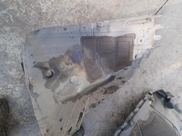 bontott OPEL INSIGNIA Bal első Dobbetét (Kerékjárati, Műanyag)