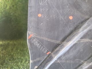 bontott OPEL INSIGNIA Bal első Dobbetét (Kerékjárati, Műanyag)