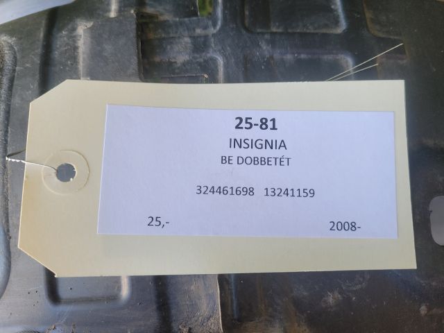 bontott OPEL INSIGNIA Bal első Dobbetét (Kerékjárati, Műanyag)