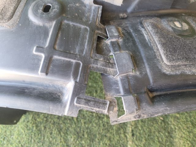 bontott OPEL INSIGNIA Bal első Dobbetét (Kerékjárati, Műanyag)