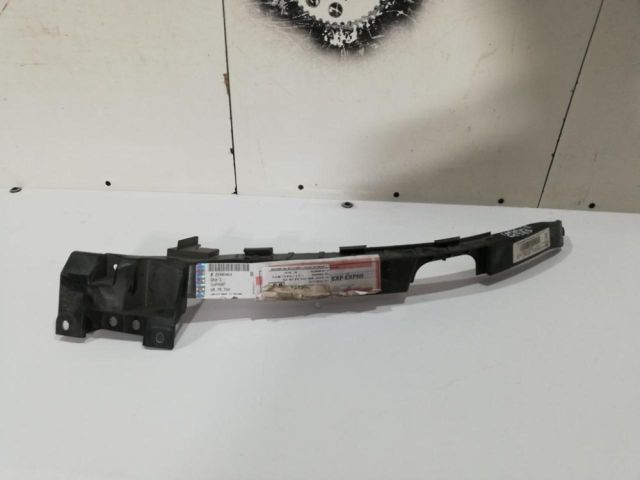 bontott OPEL INSIGNIA Bal első Lökhárító Tartó (Műanyag)