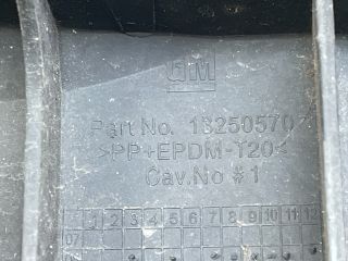 bontott OPEL INSIGNIA Bal Fényszóró Tartó