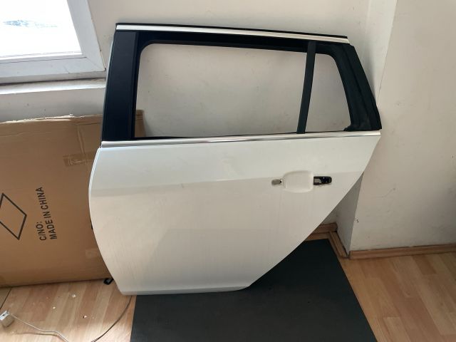 bontott OPEL INSIGNIA Bal hátsó Ajtó (Üres lemez)