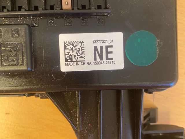 bontott OPEL INSIGNIA Biztosítéktábla Csomagtér