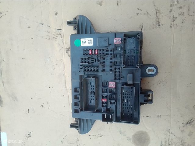 bontott OPEL INSIGNIA Biztosítéktábla Csomagtér