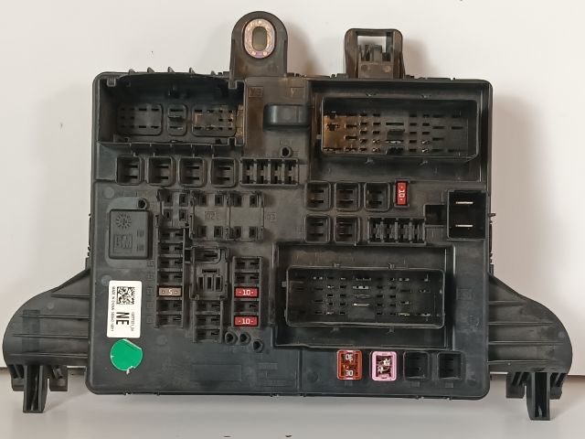 bontott OPEL INSIGNIA Biztosítéktábla Csomagtér